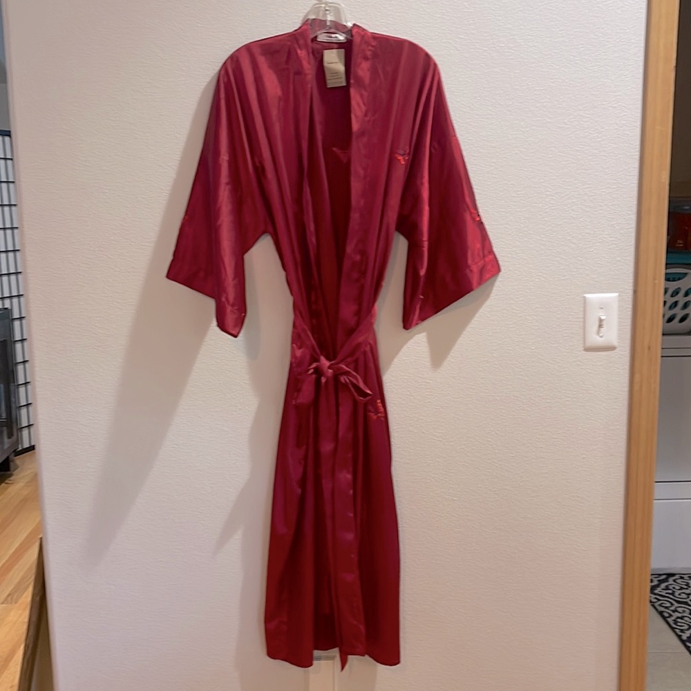 NWT, Silk Kimono Style Red Robe Full Length Embroidery Butterflies Women’s L/XL